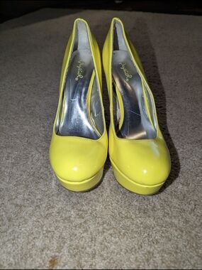 Qupid Bright Yellow Patent Platform Pumps